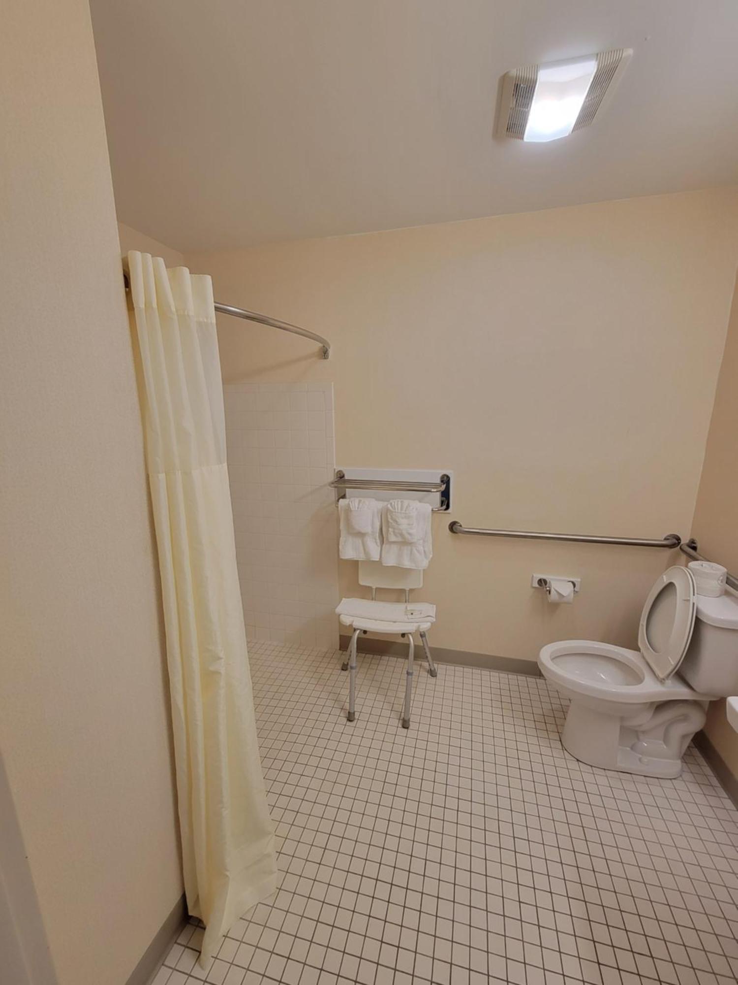 Quality Inn & Suites Prestonsburg Next To Mountain Arts Center Bilik gambar